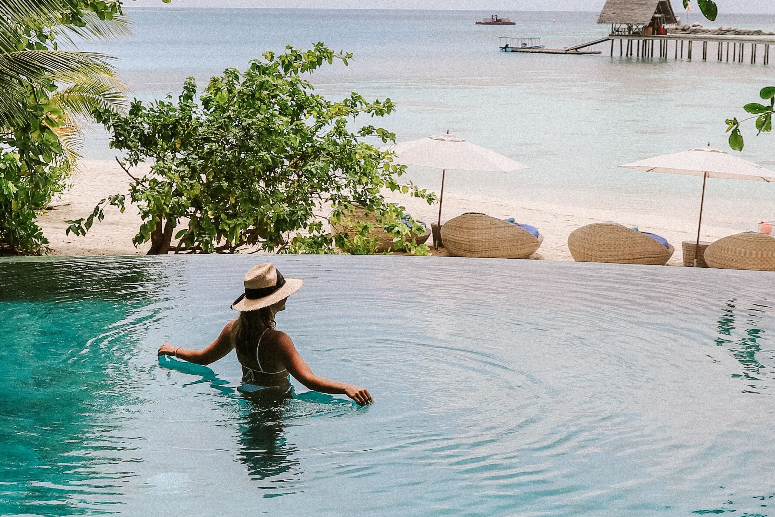 Piscine au bord de la mer - voyage