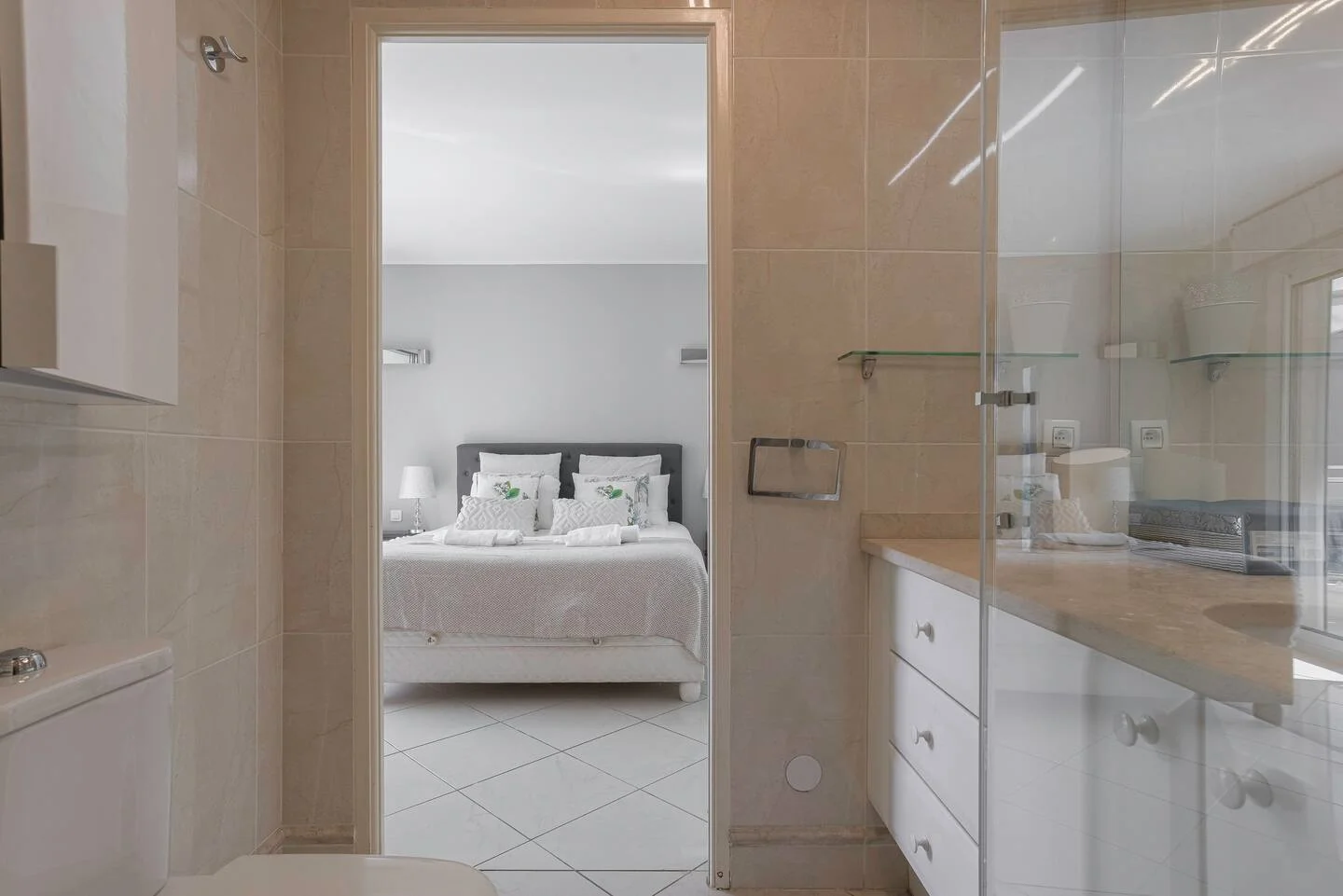 Salle de bain 2 (1) - Bleuet Medicis